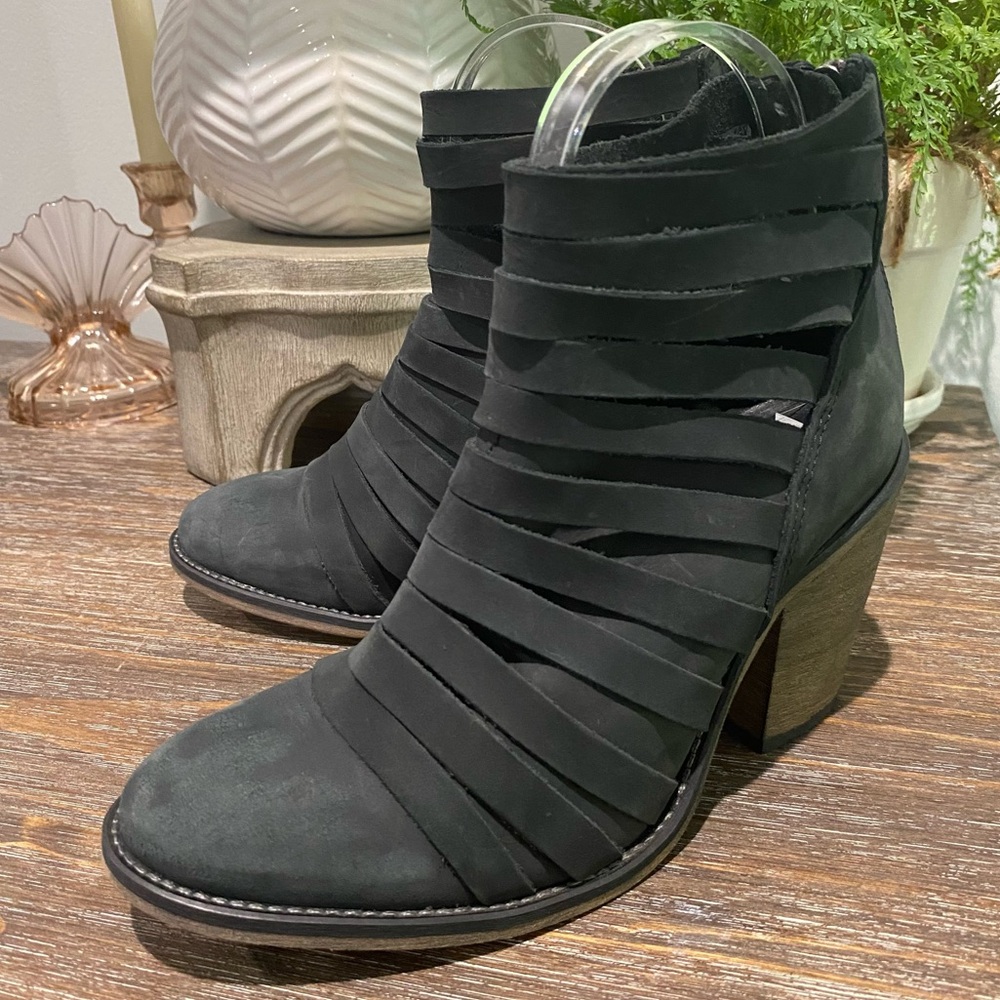 FREE PEOPLE Hybrid Strappy Leather Block Heel Ankle Boots Bootie 37 US7 Black - Picture 3 of 15